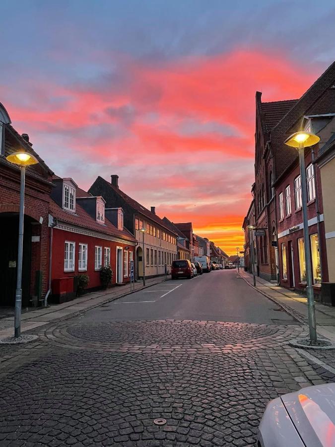 Charmerende Byhus I Praesto Centrum Eksteriør bilde